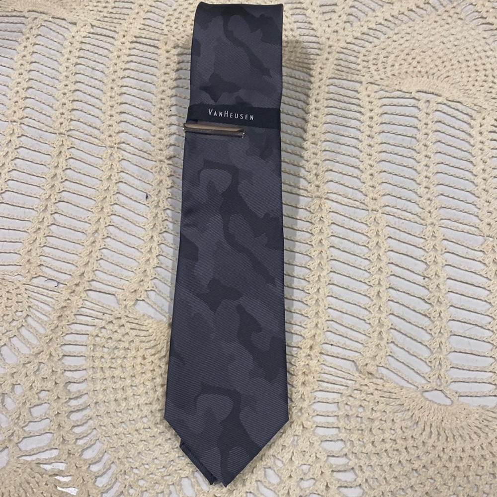 Van Heusen Black Gray Design Tie With Tie Clip NWT